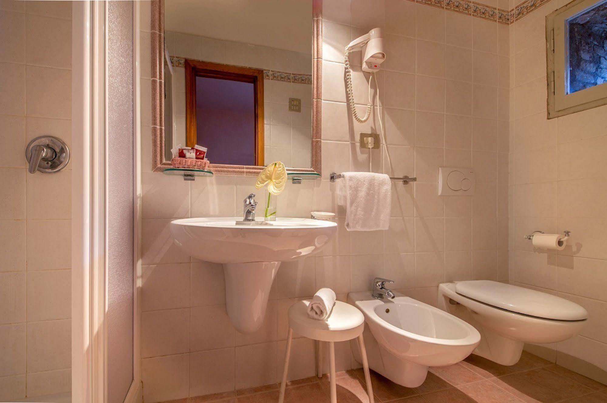 Hotel San Francesco Assisi Bagian luar foto