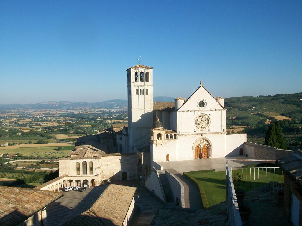 Hotel San Francesco Assisi Bagian luar foto